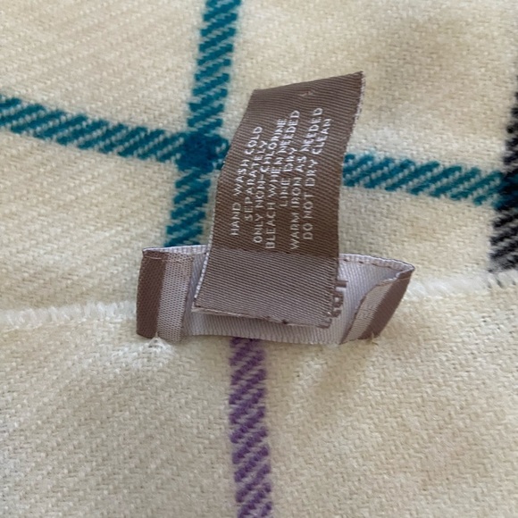 Chico’s plaid scarf off white/purple/green, 100% Acrylic - Picture 3 of 3